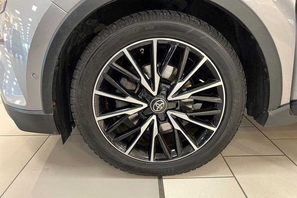 Vehicle Image 15