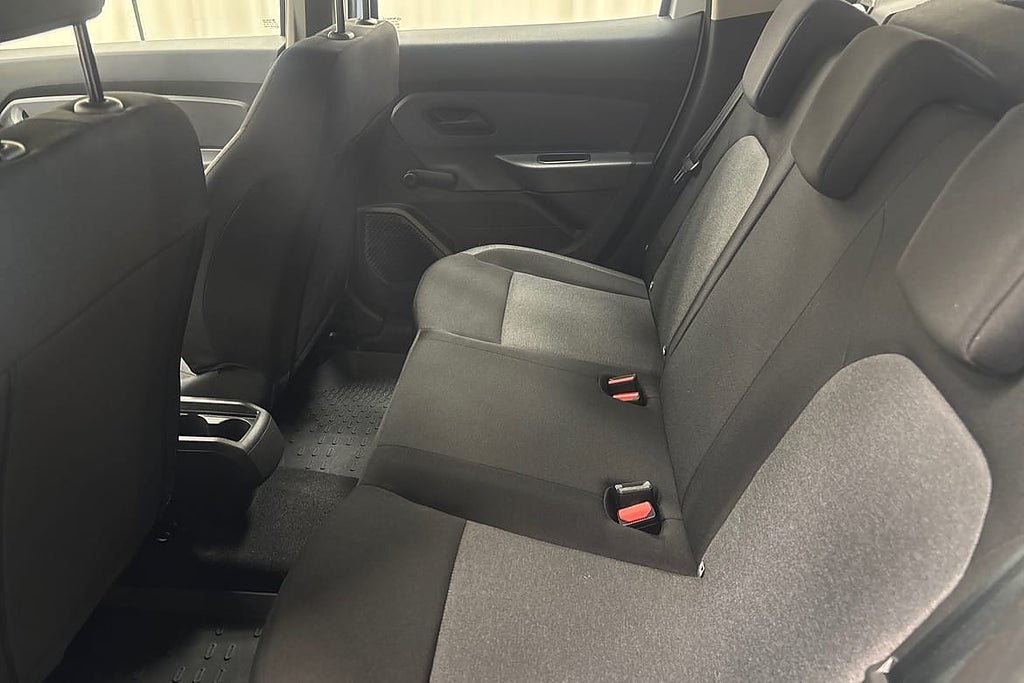 Vehicle Image 12