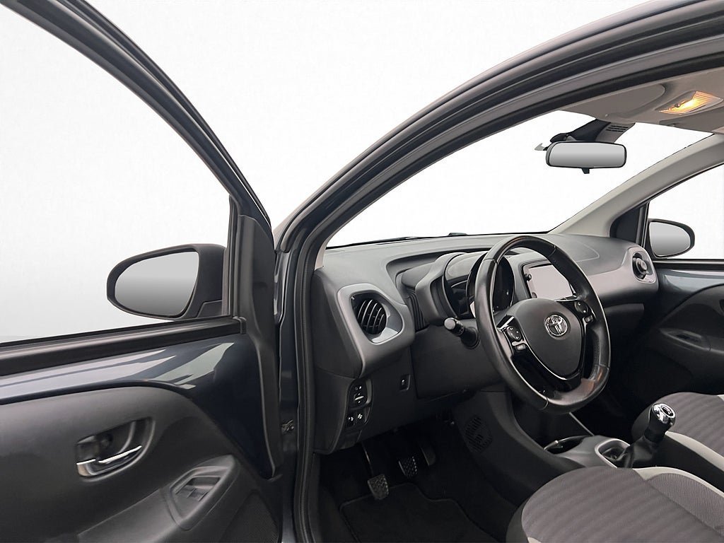 Vehicle Image 9