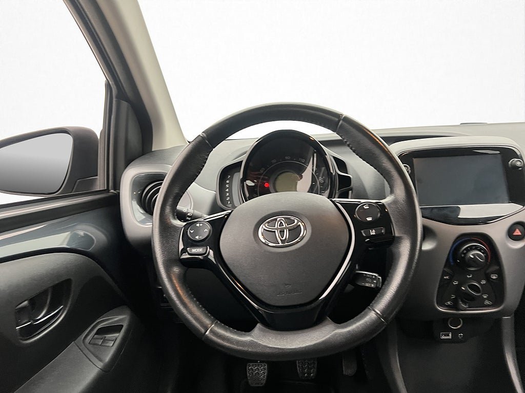 Vehicle Image 12