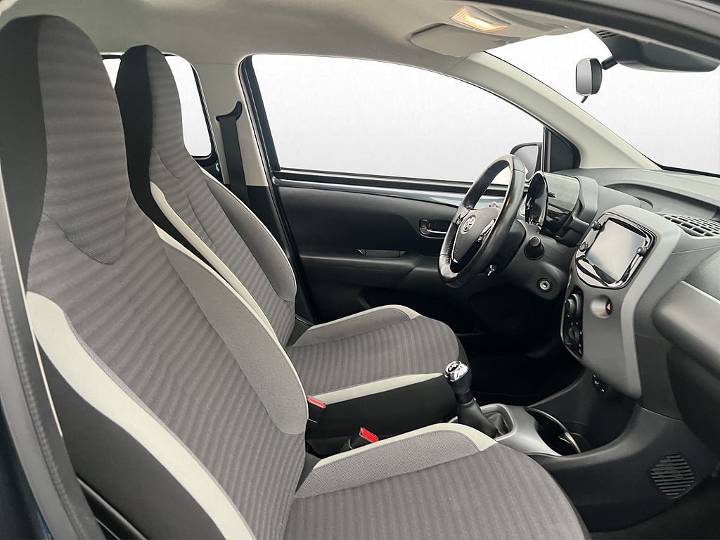 Vehicle Image 21