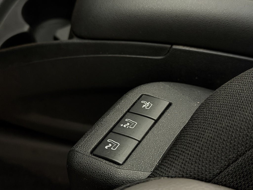 Vehicle Image 27