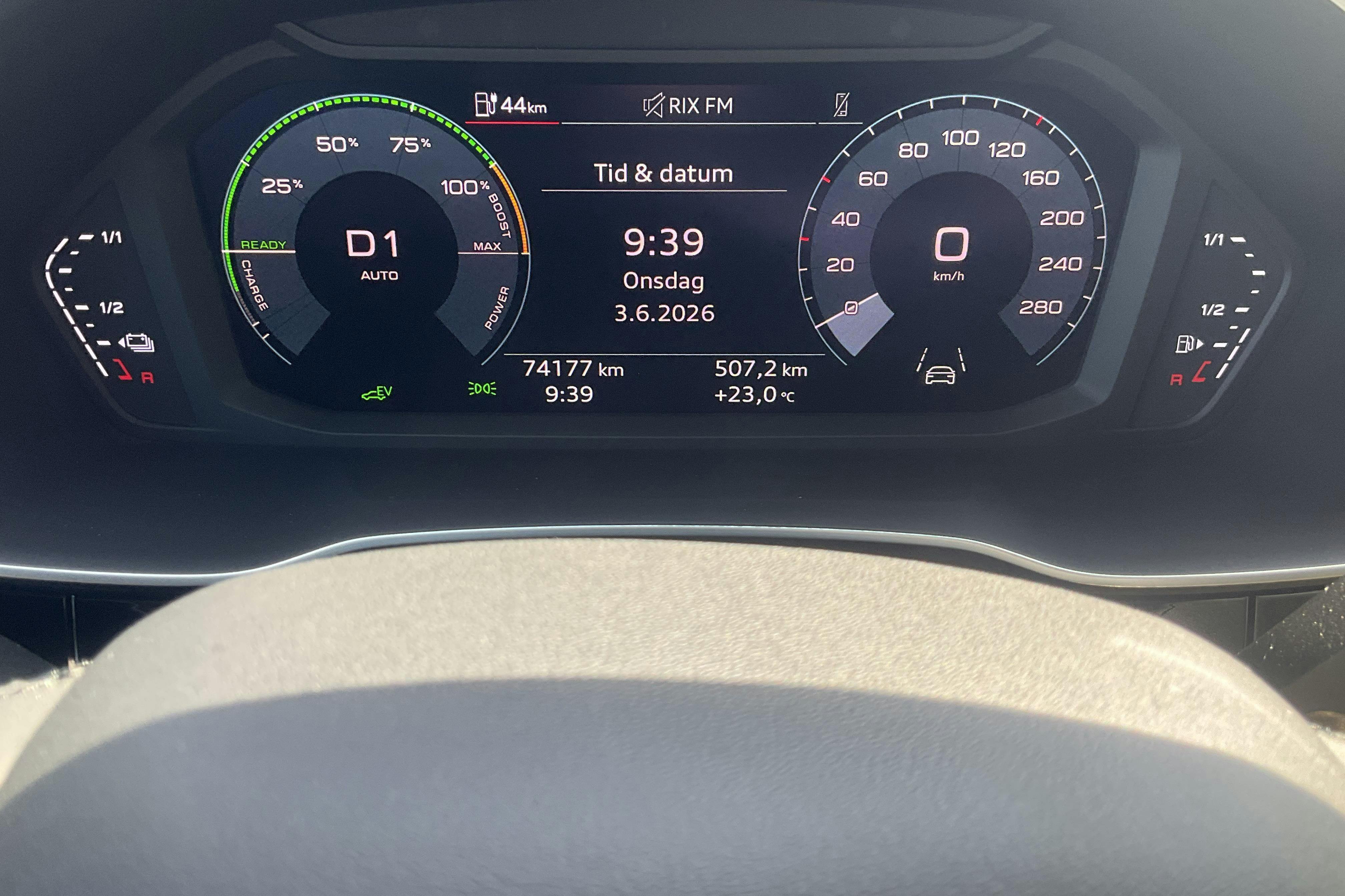 Vehicle Image 10