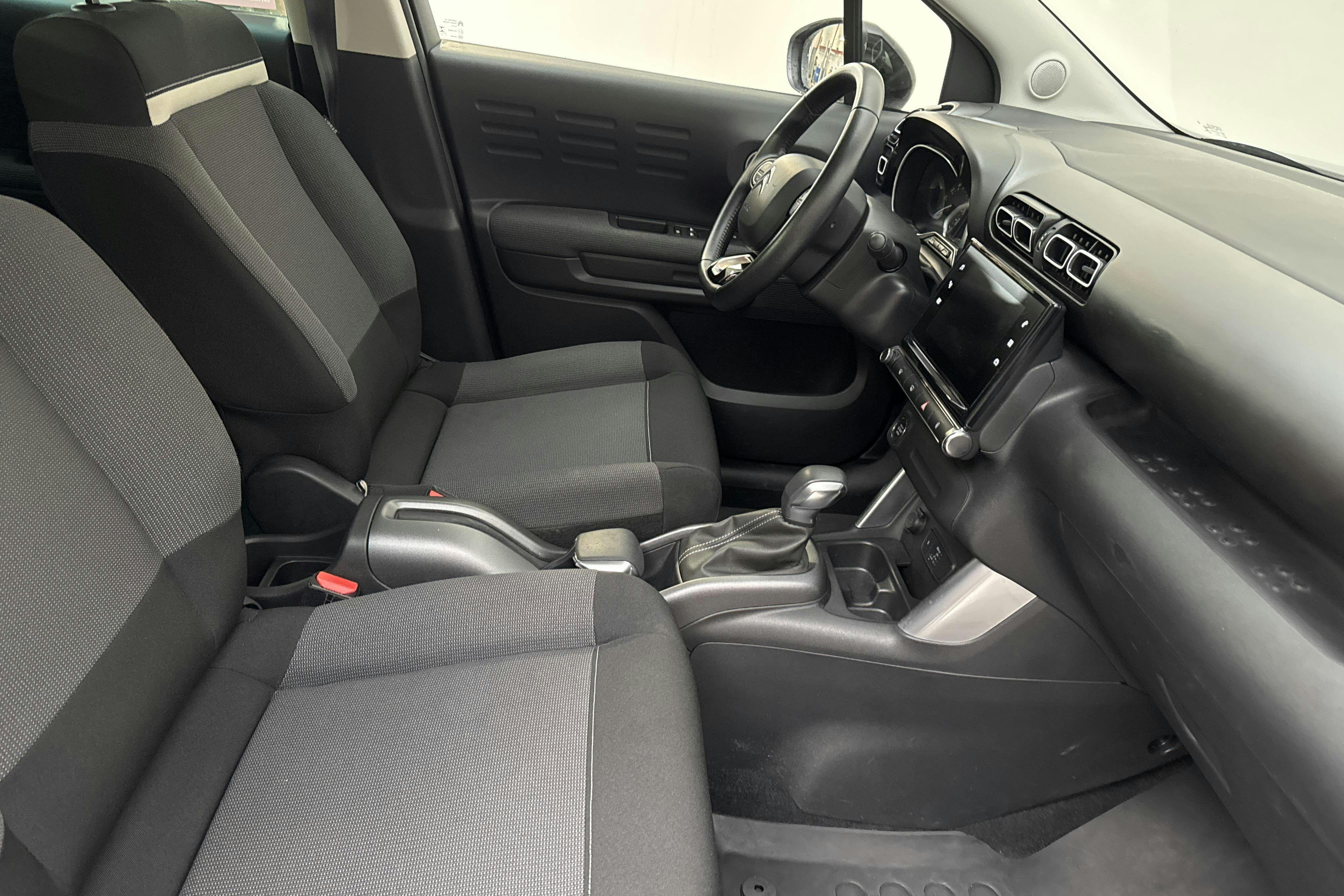 Vehicle Image 7