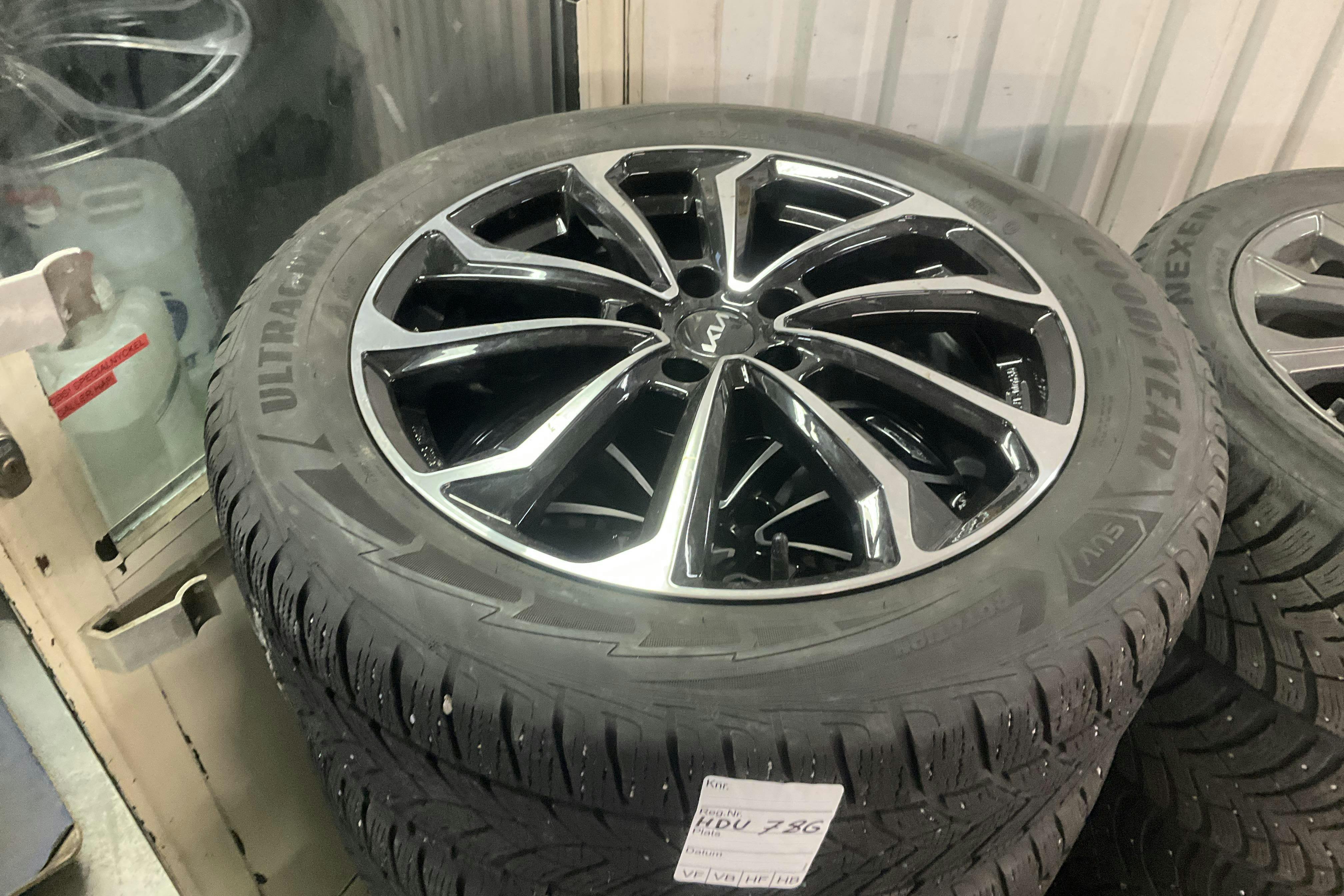 Vehicle Image 13
