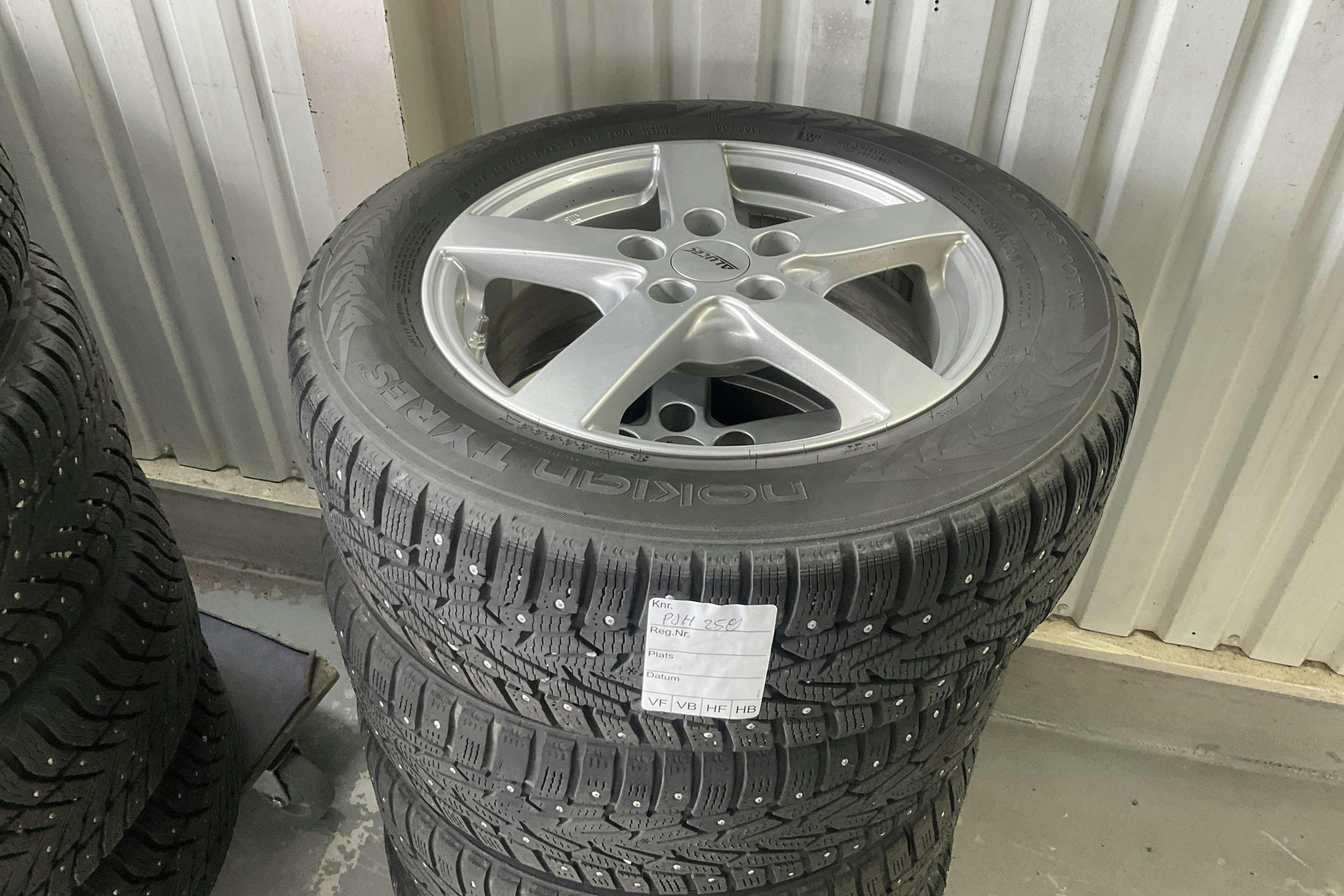 Vehicle Image 16