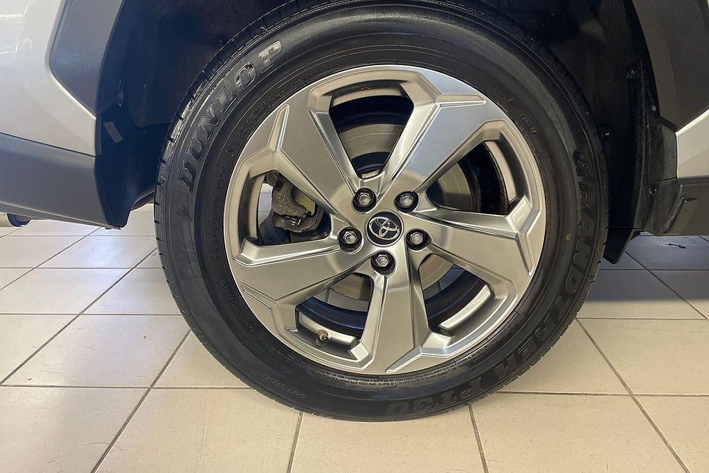Vehicle Image 17