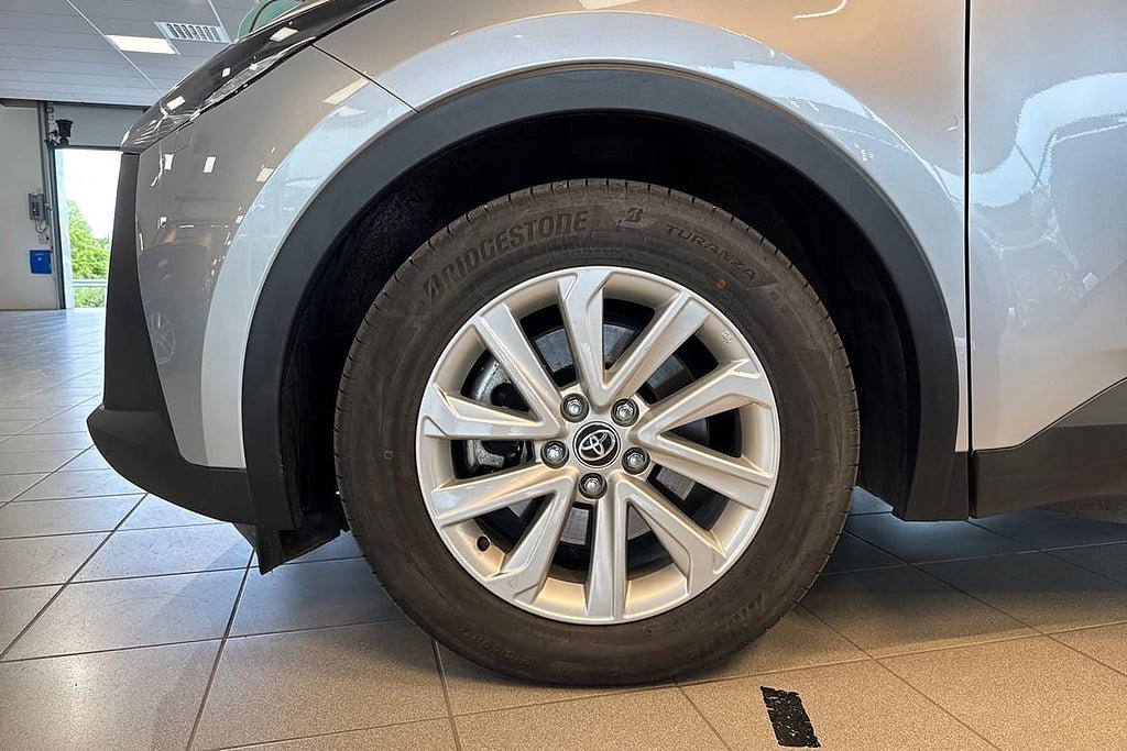 Vehicle Image 17