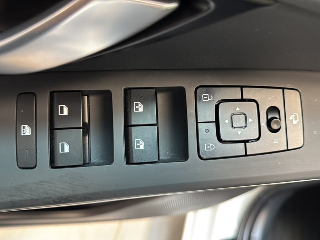 Vehicle Image 16