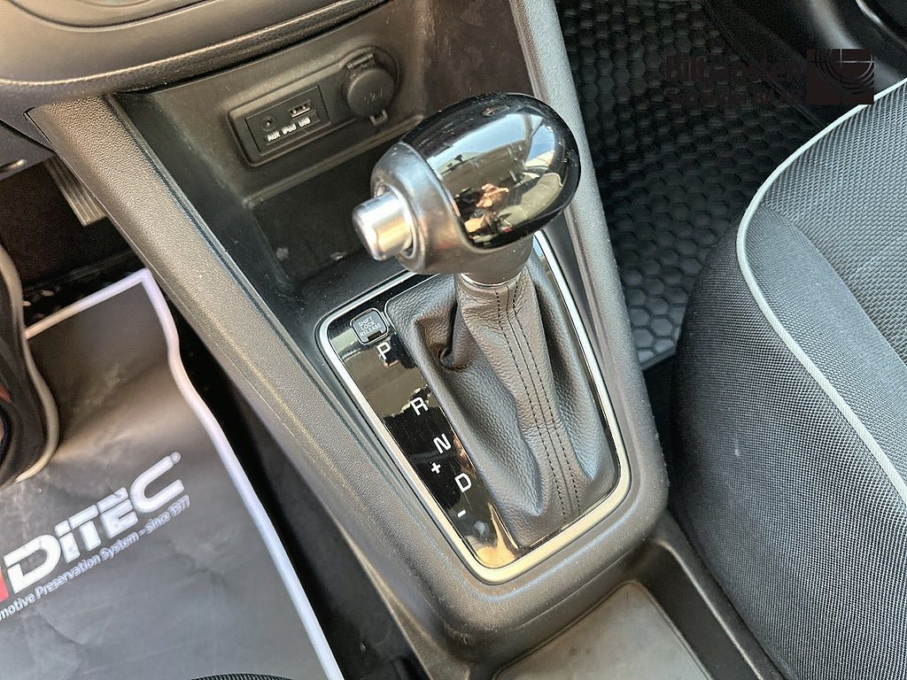 Vehicle Image 12