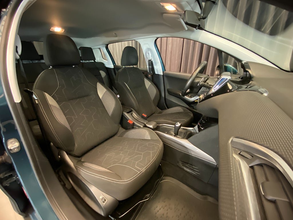 Vehicle Image 9