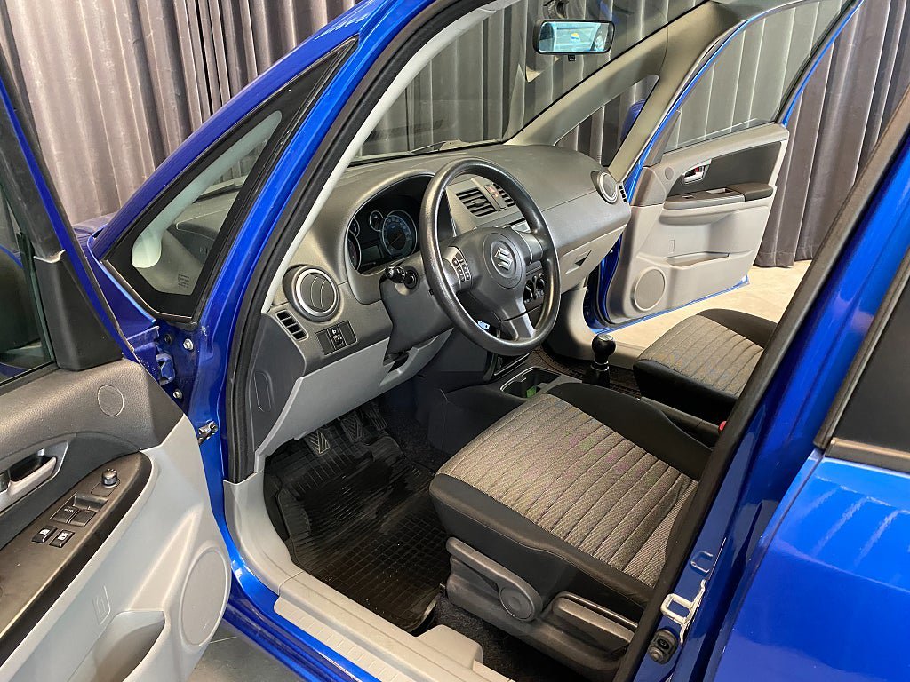 Vehicle Image 12