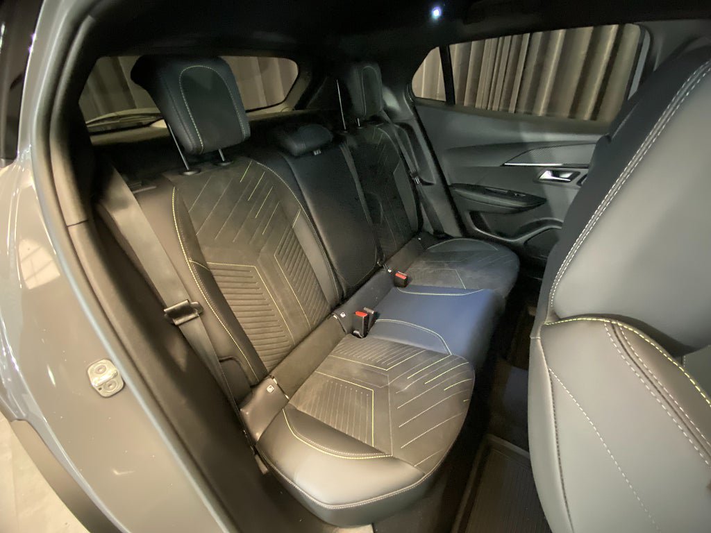 Vehicle Image 10