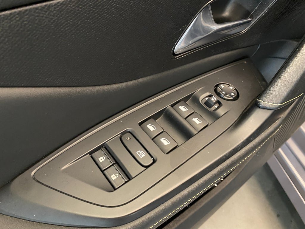Vehicle Image 33
