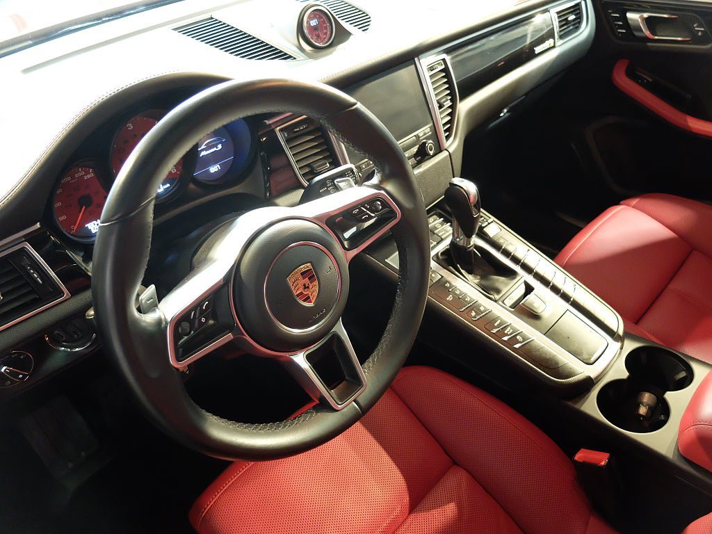 Vehicle Image 8