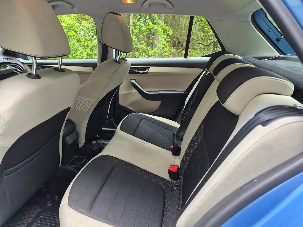 Vehicle Image 16