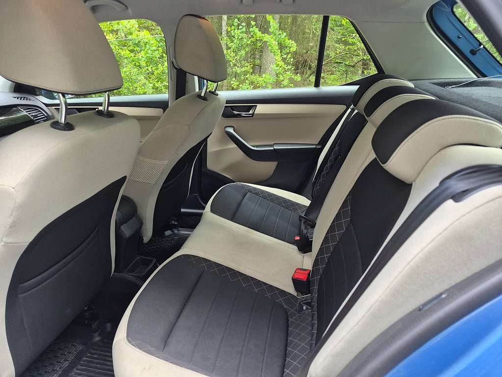 Vehicle Image 17