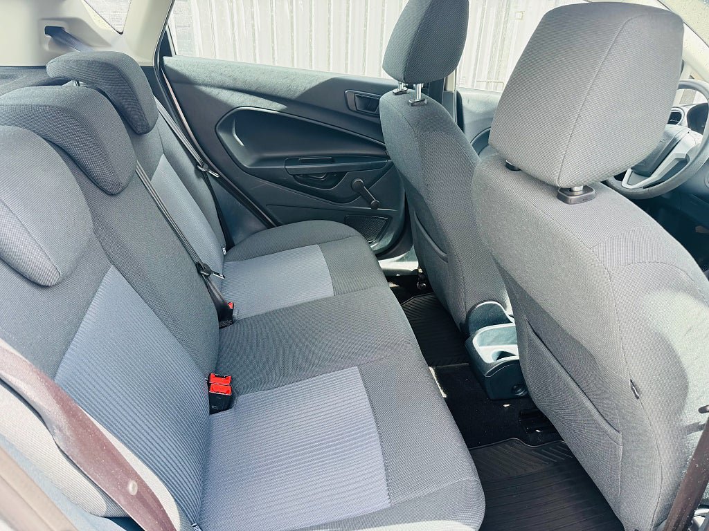 Vehicle Image 6
