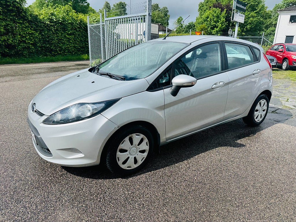 Vehicle Image 9