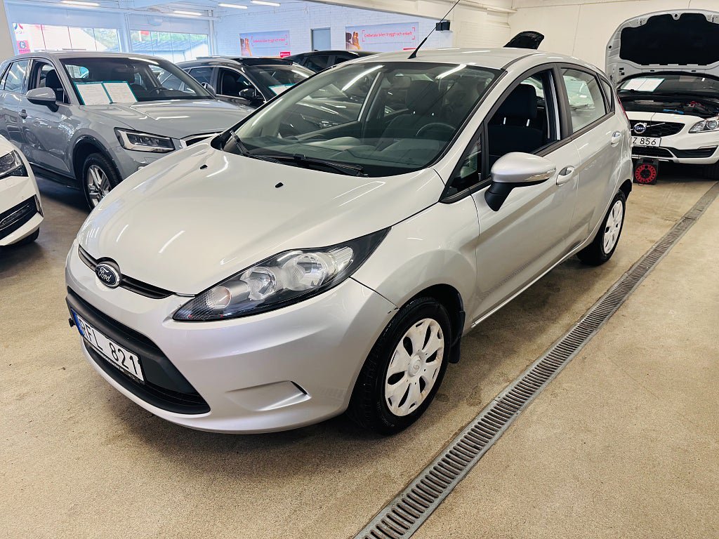 Vehicle Image 12