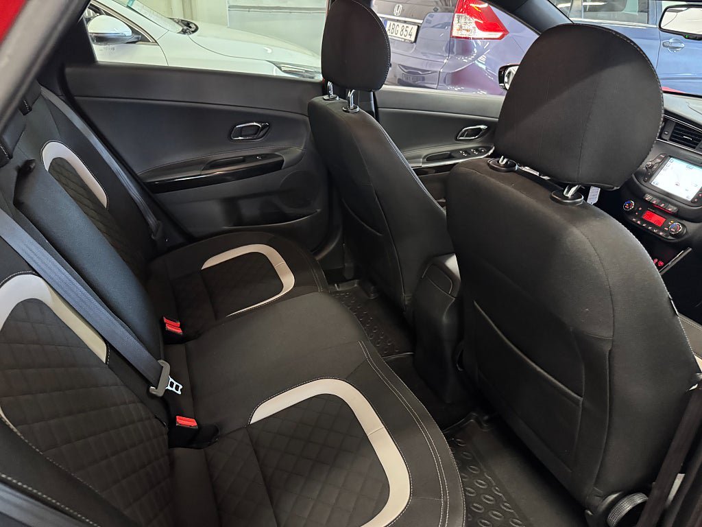 Vehicle Image 17