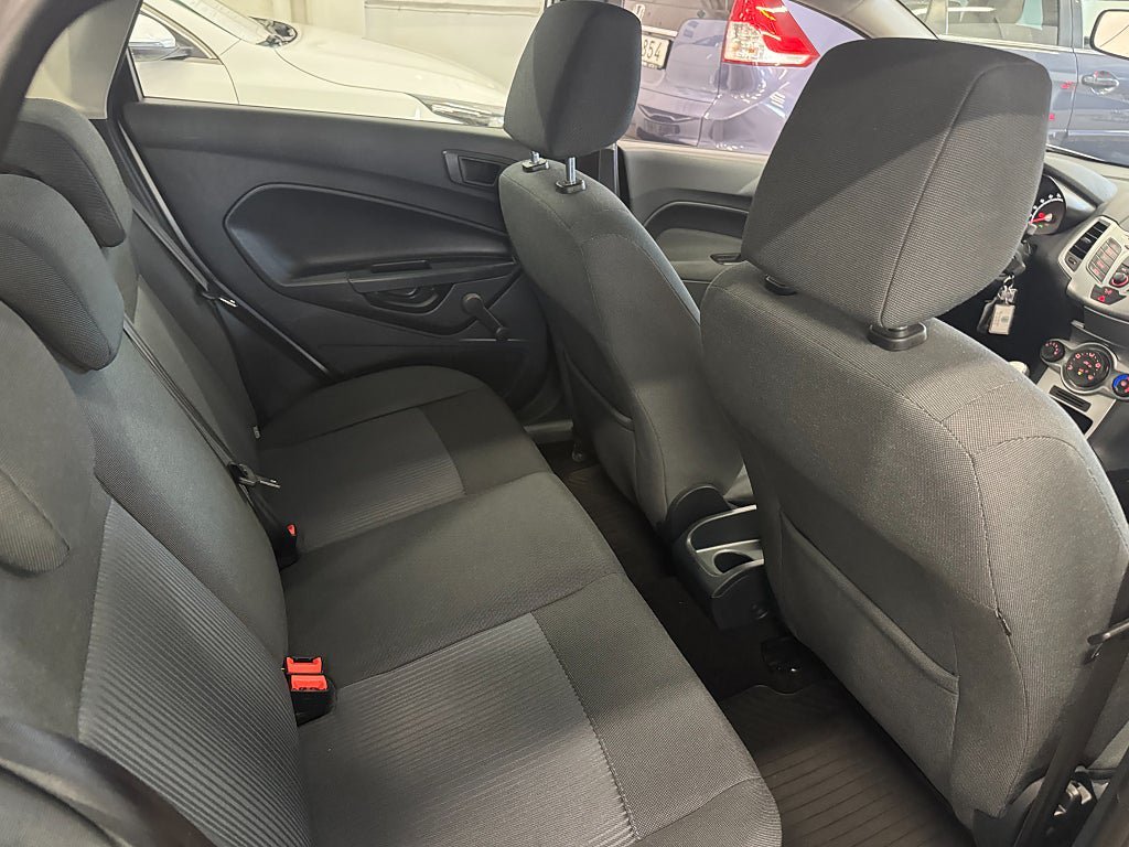 Vehicle Image 16