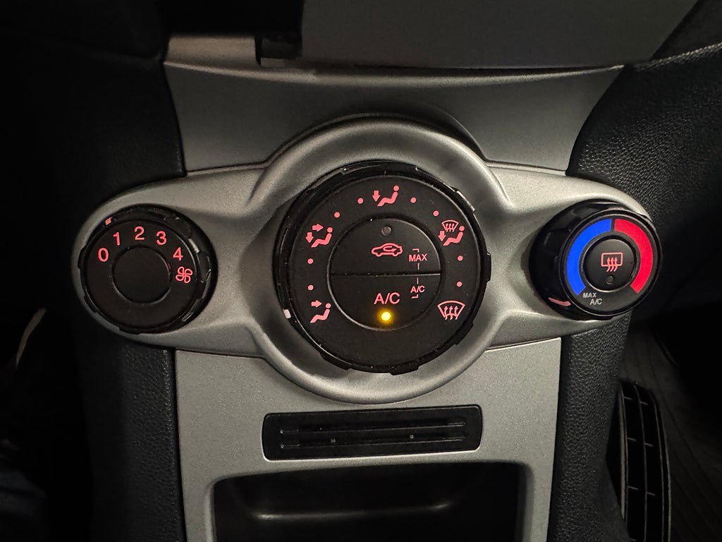 Vehicle Image 22