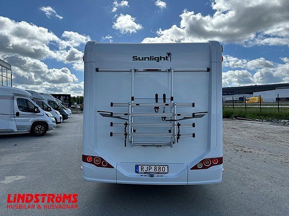 Vehicle Image 24