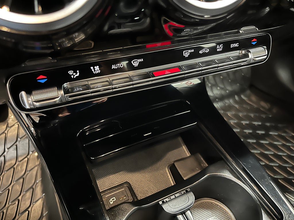 Vehicle Image 17
