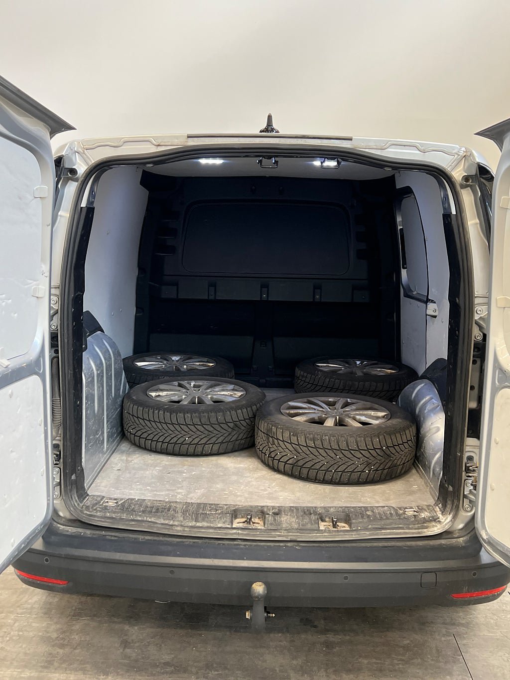 Vehicle Image 12