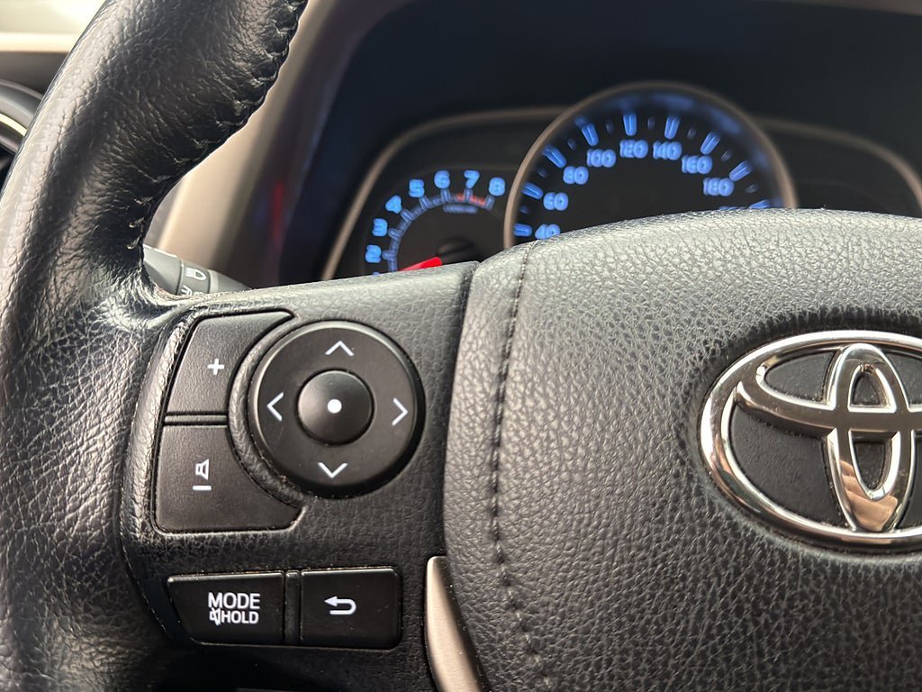 Vehicle Image 25