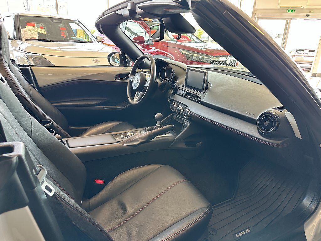 Vehicle Image 9