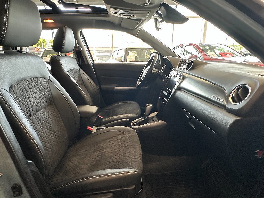 Vehicle Image 11