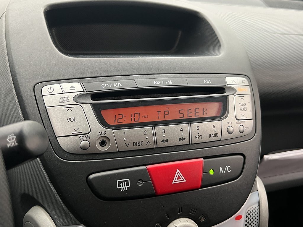 Vehicle Image 16