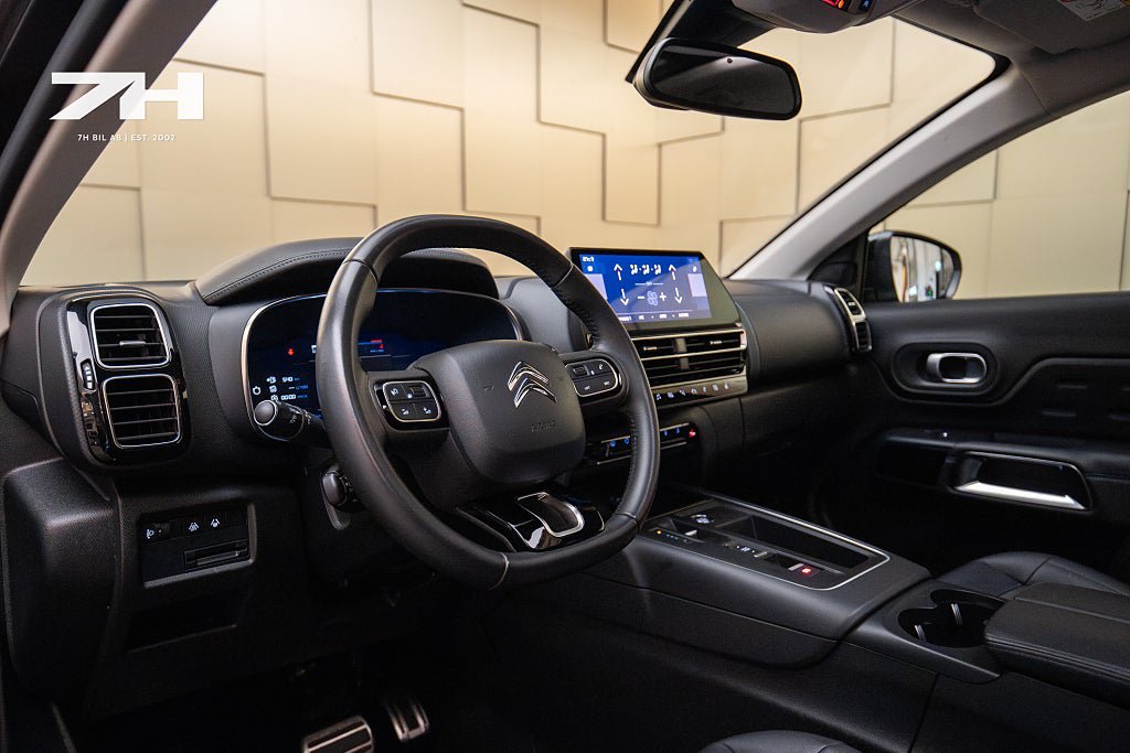 Vehicle Image 9