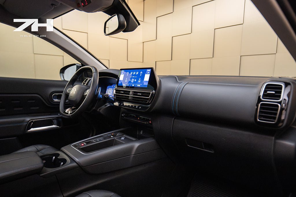 Vehicle Image 14