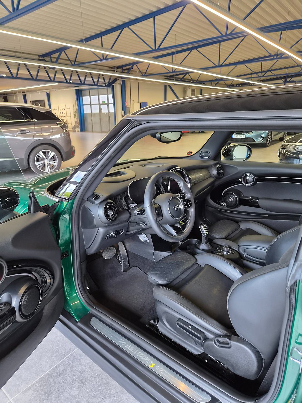 Vehicle Image 8