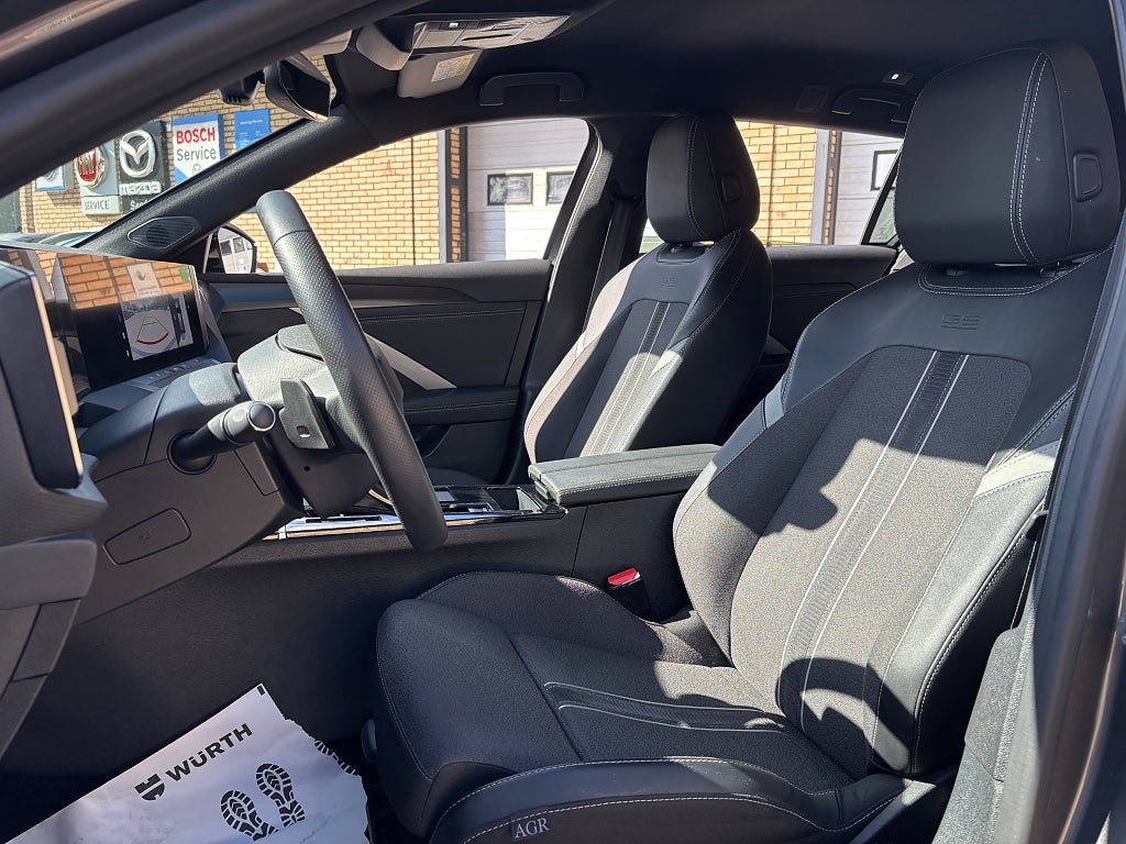 Vehicle Image 15
