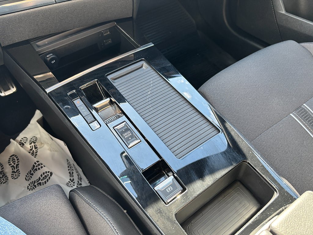 Vehicle Image 23