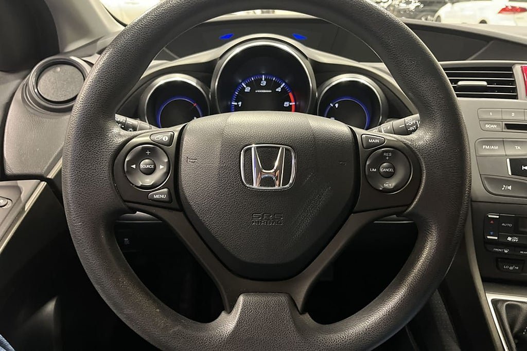 Vehicle Image 9