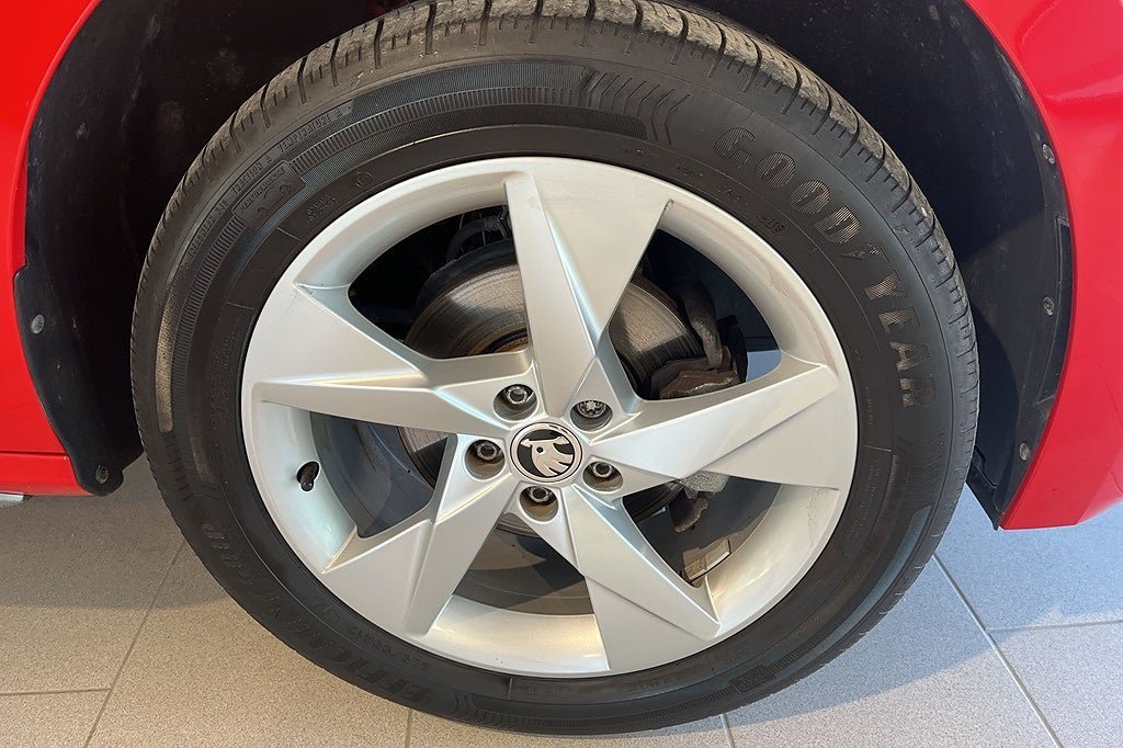Vehicle Image 18