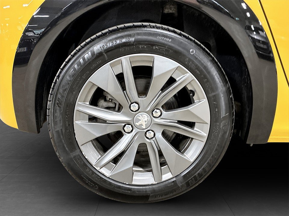 Vehicle Image 18
