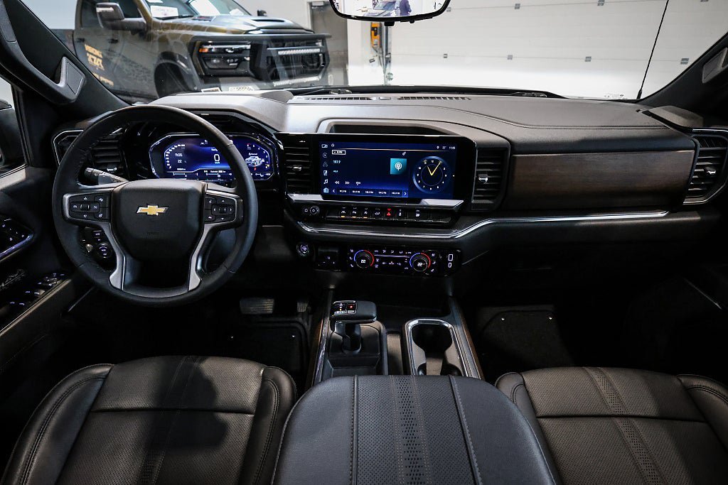 Vehicle Image 16