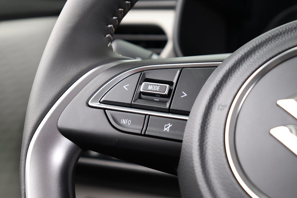 Vehicle Image 16