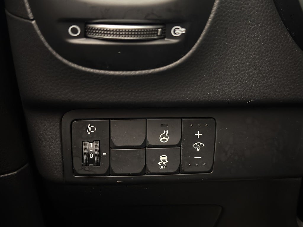 Vehicle Image 28