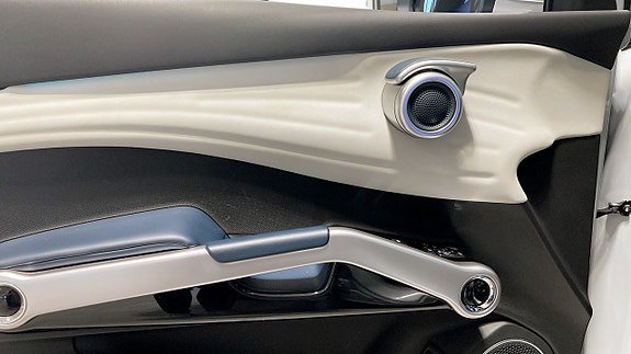 Vehicle Image 11