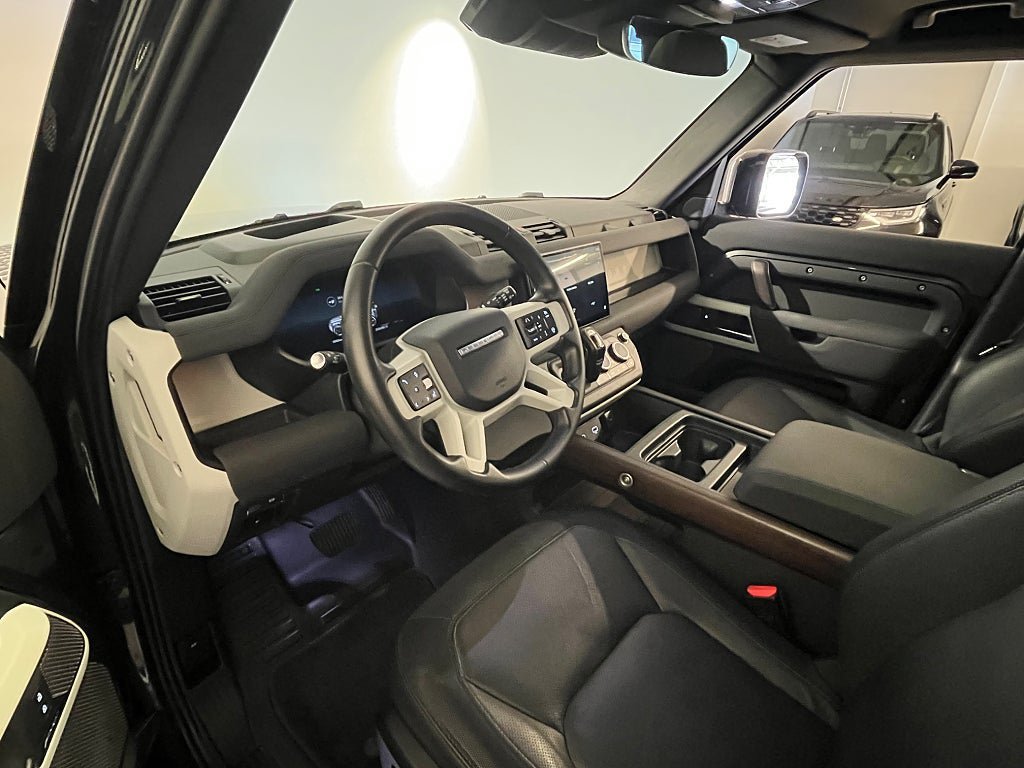 Vehicle Image 9