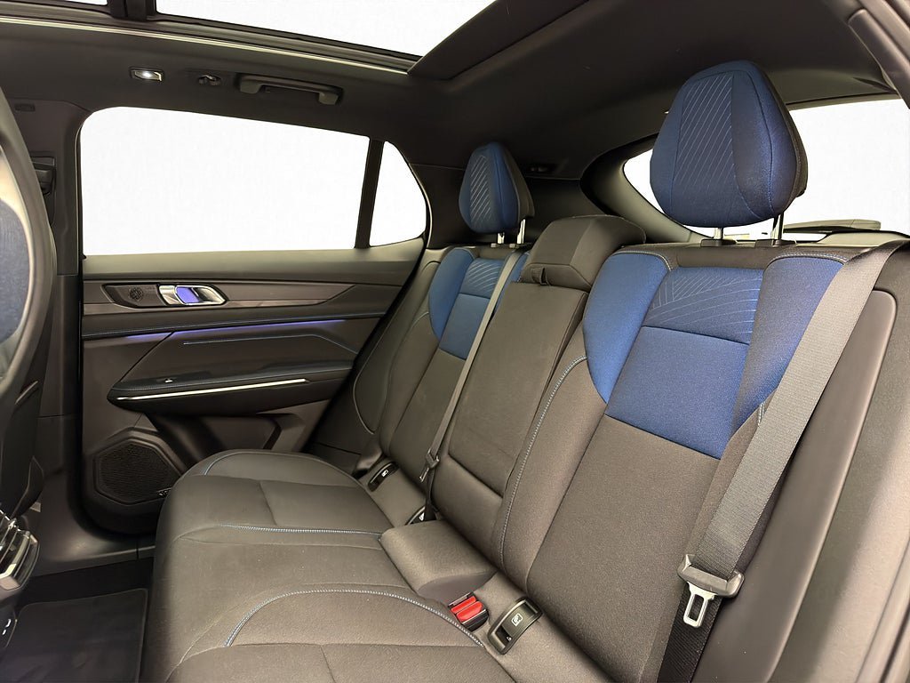 Vehicle Image 25
