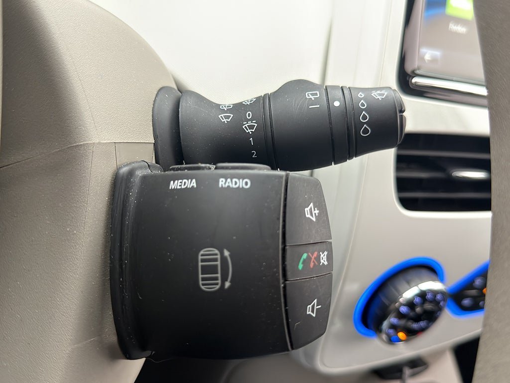 Vehicle Image 25