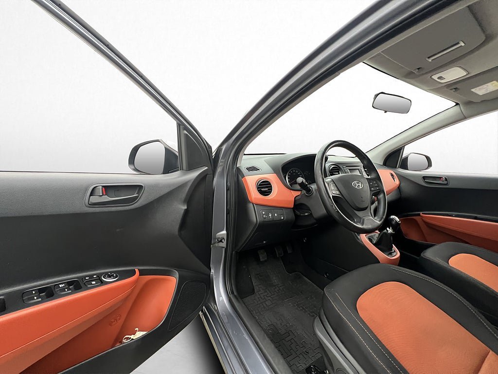 Vehicle Image 10
